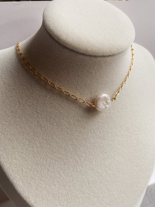 One Pearl Necklace